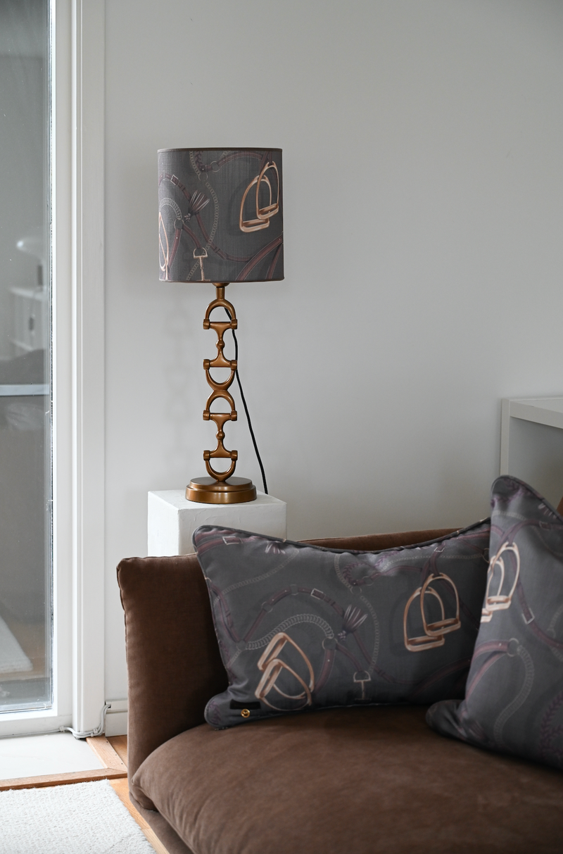 Snaffle Bit Lampa Antique  Brass med Olive Tressage skärm.