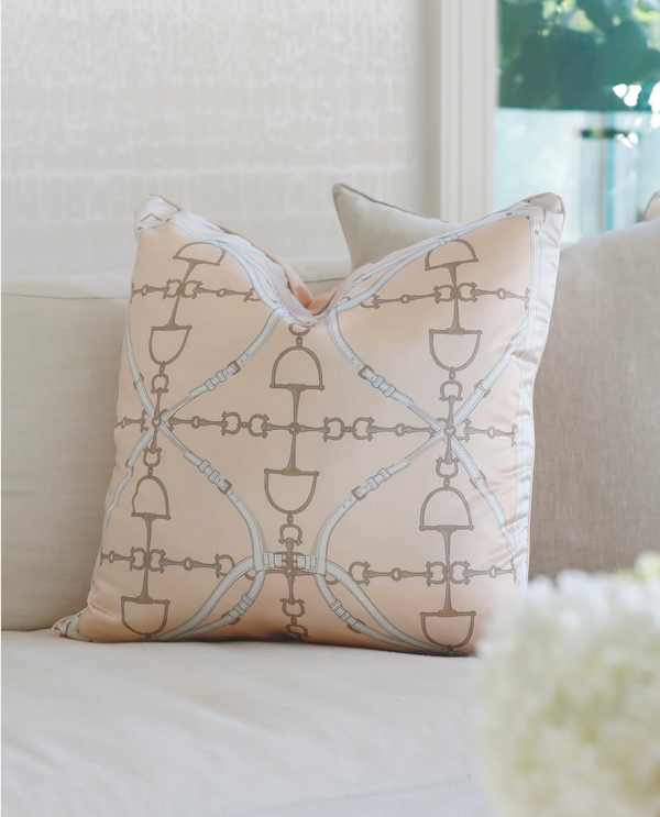 Aprikos kudde  "Bite Luxury" Silk