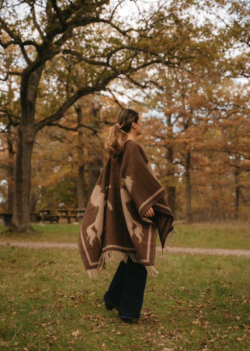 ADAMSBRO LAMMULLS  PONCHO VÄNDBAR