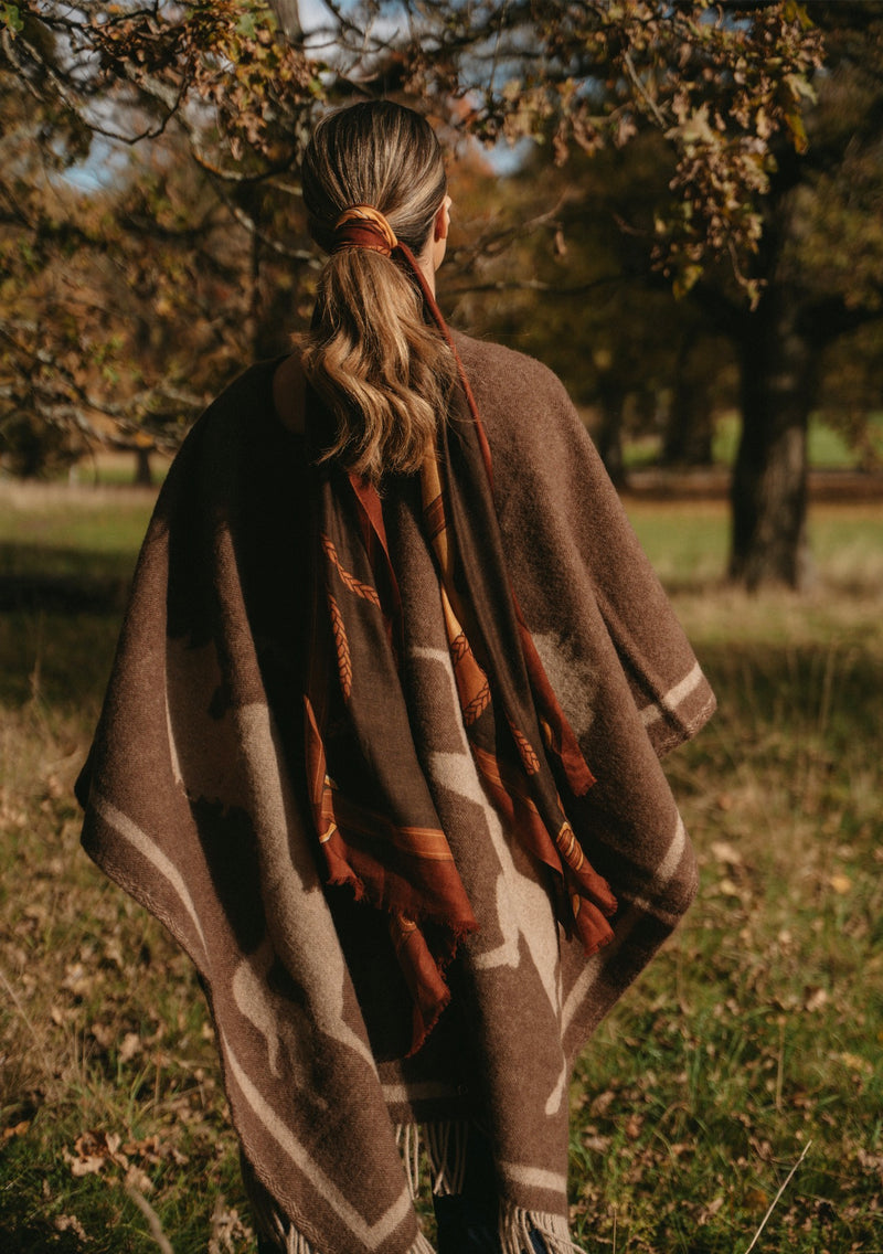 ADAMSBRO LAMMULLS  PONCHO VÄNDBAR