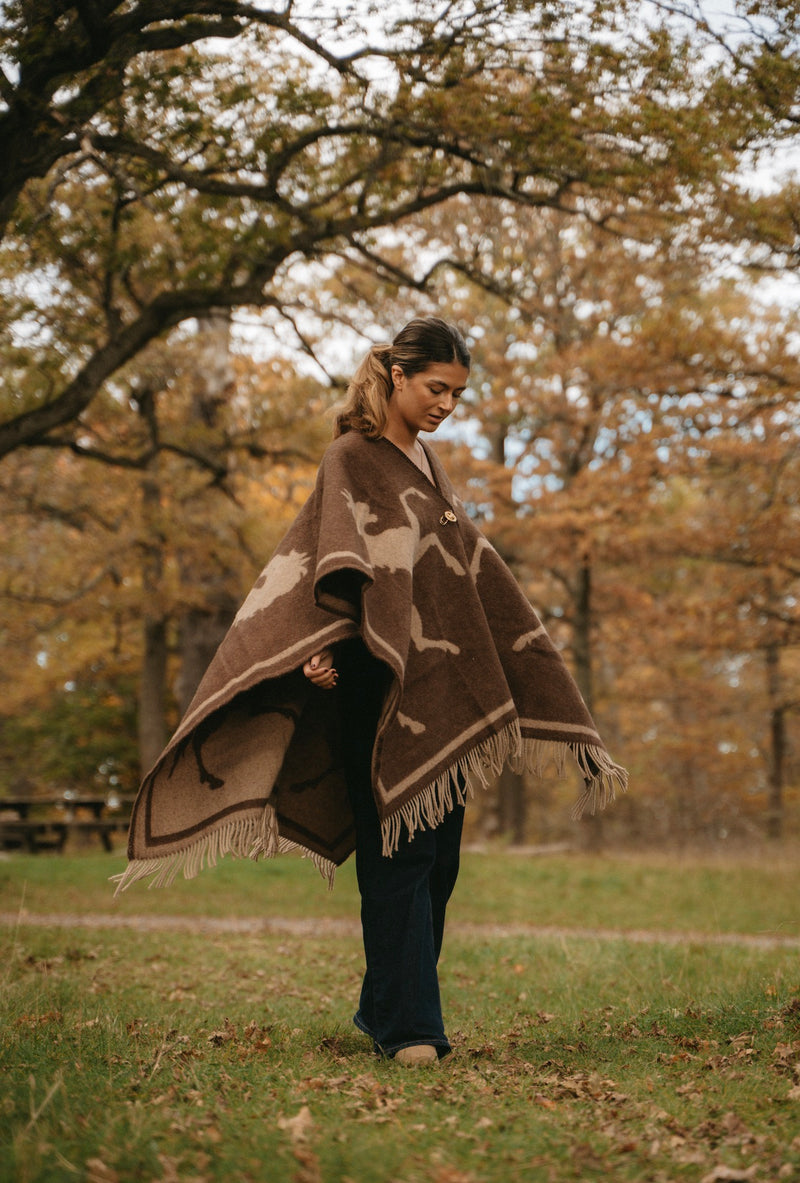 ADAMSBRO LAMMULLS  PONCHO VÄNDBAR