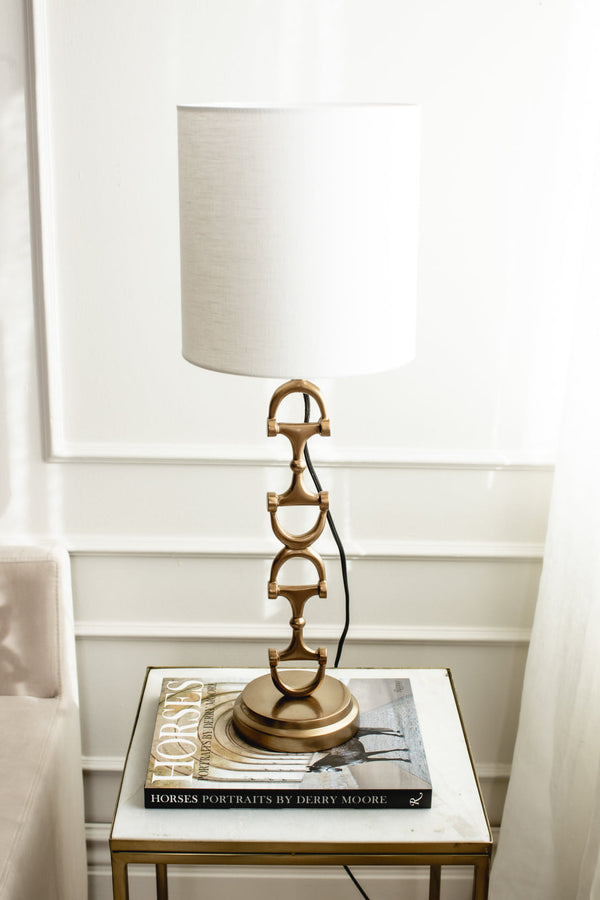 Snaffle Bit Lamp Brass med vit skärm