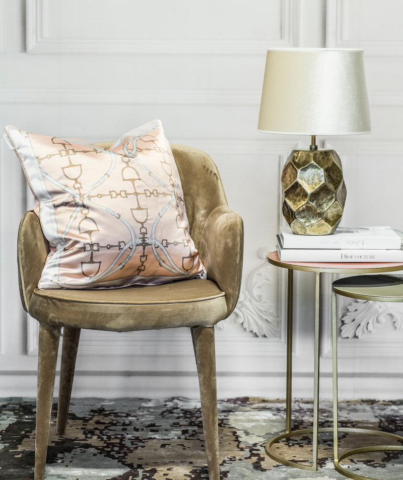 Aprikos kudde  "Bite Luxury" Silk