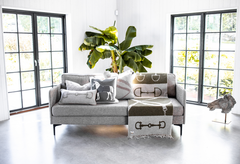 CLASSIC HORSE NEW LUXURY VELVET OLIV